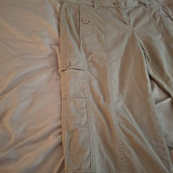 LOFT Women's Khaki Cargo Pants - Picture 5 of 10